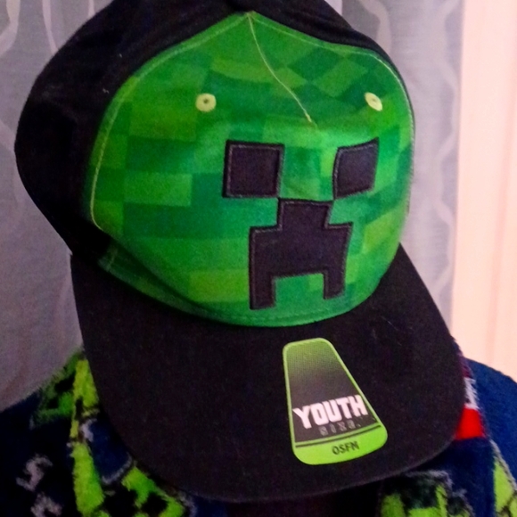 Minecraft TNT Creeper Robe & Cap - Picture 5 of 8